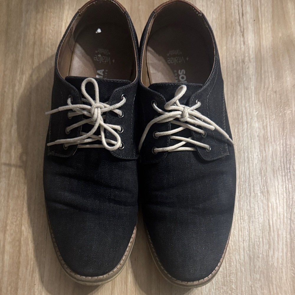 Stylish Black and Tan Oxfords